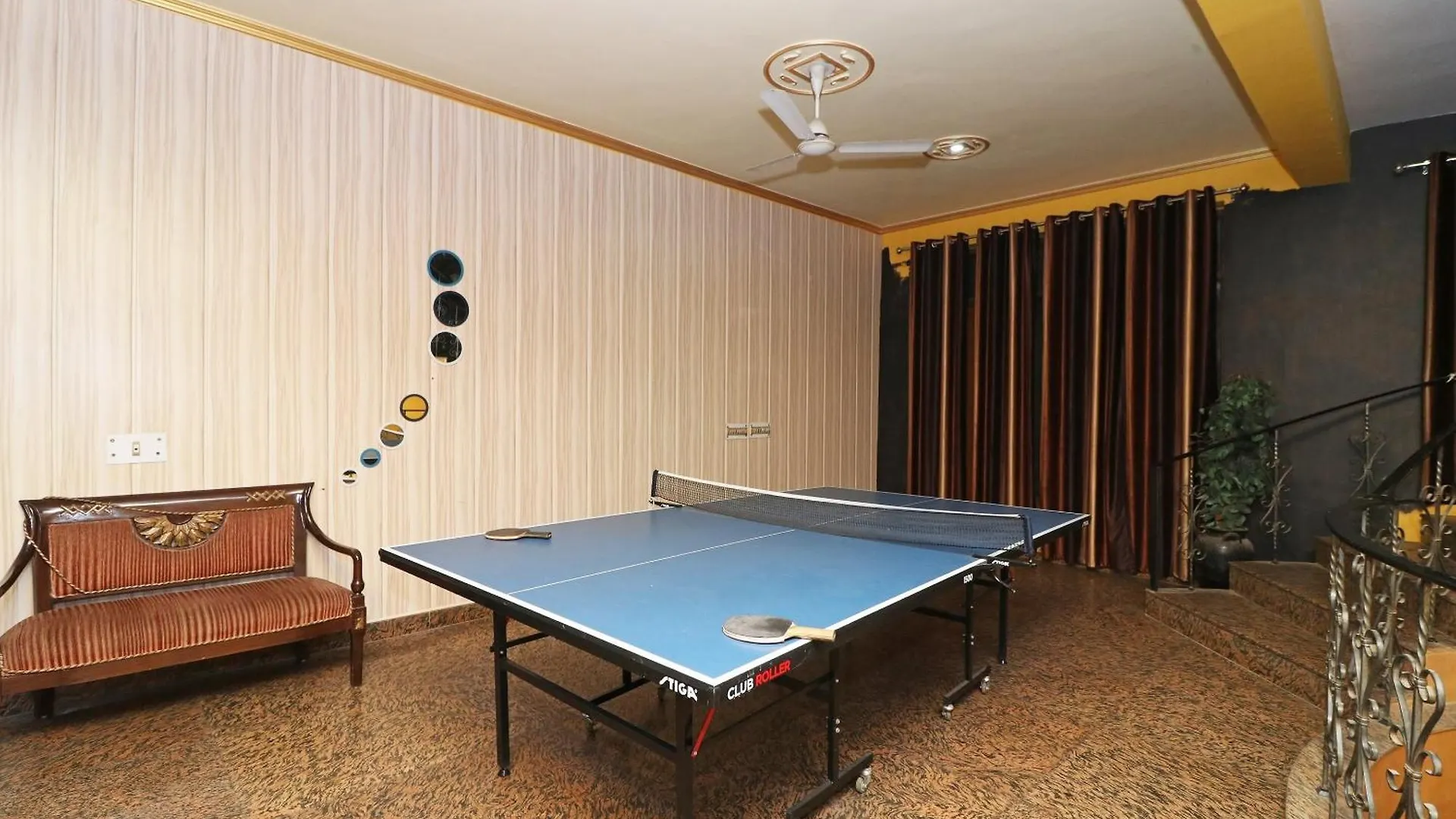 Townhouse Satguru Enclave Road Gurgaon Ξενοδοχείο Jāmb
