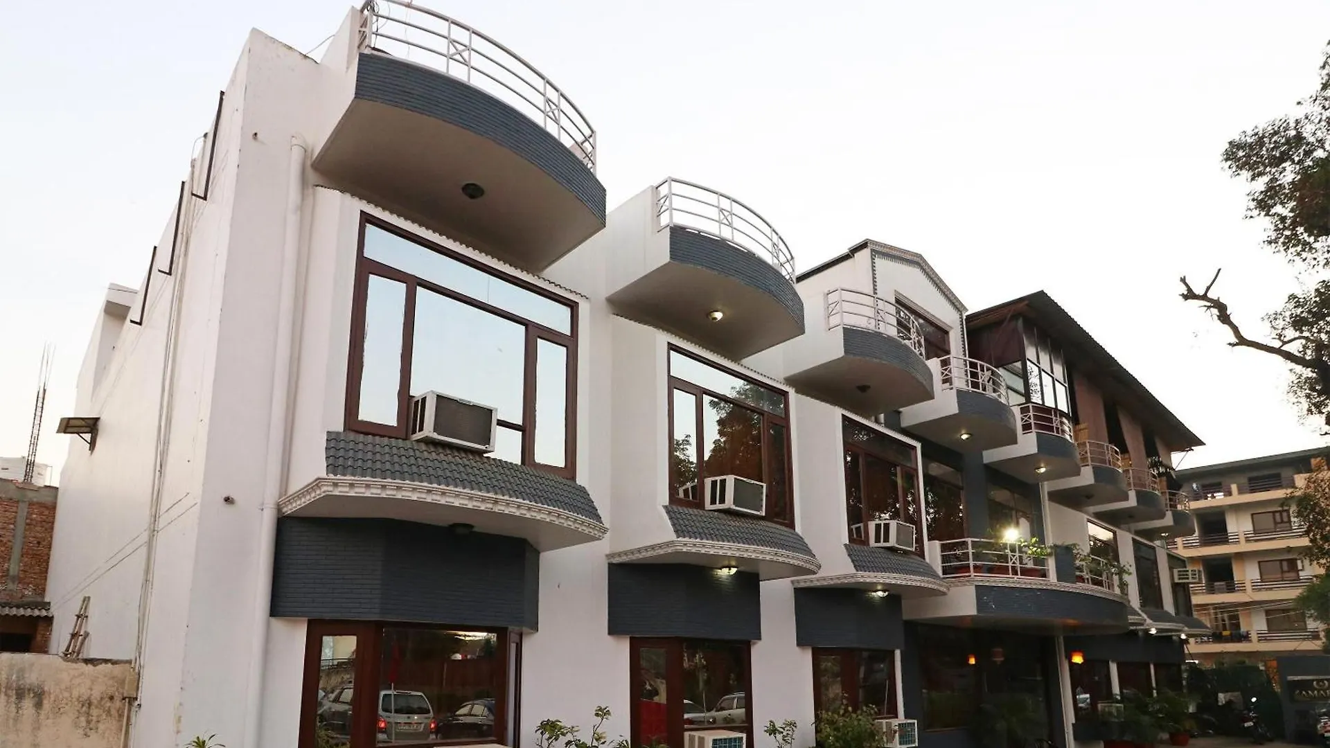Townhouse Satguru Enclave Road Gurgaon Hotel Jamb