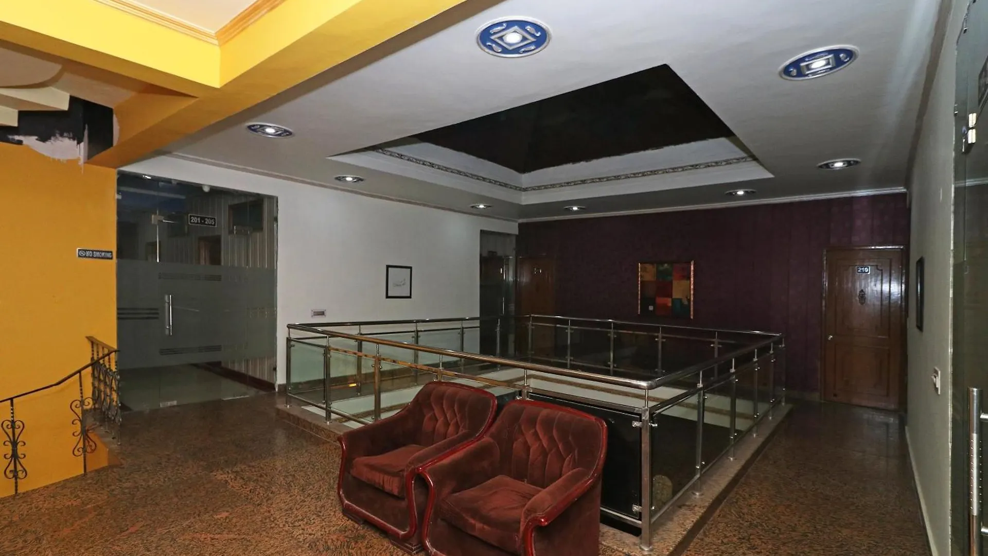 Townhouse Satguru Enclave Road Gurgaon Ξενοδοχείο Jāmb